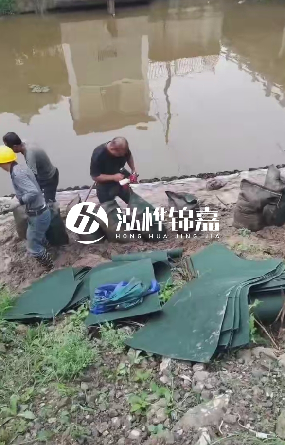 鄭州專業挖機打木樁-地基加固中挖機打木樁的優勢？