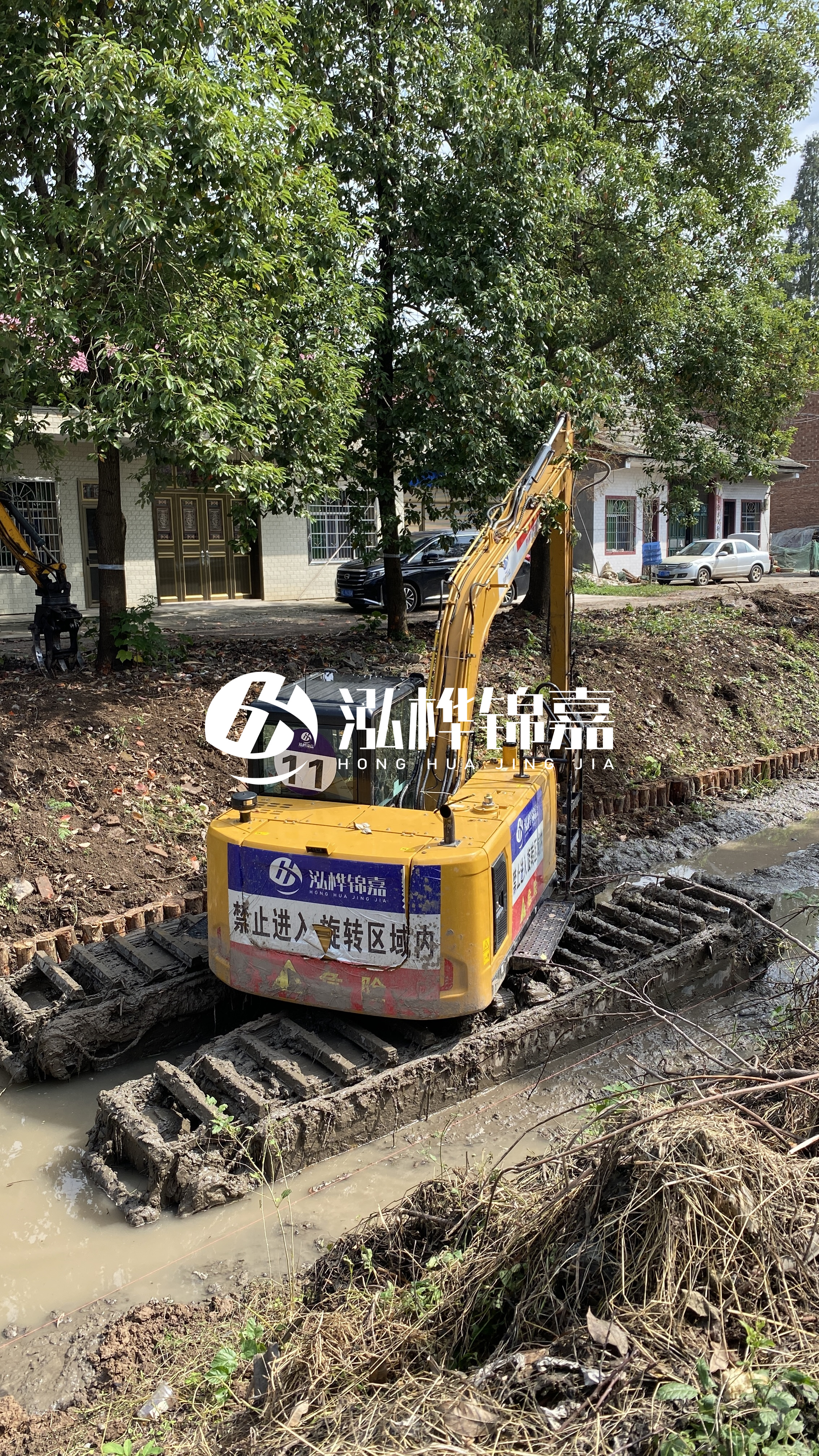 秦皇島挖機打木樁專業施工-工地上河堤基礎怎么打木樁？