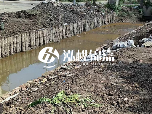 農村最便宜的護坡做法-松木樁護坡靠譜嗎？