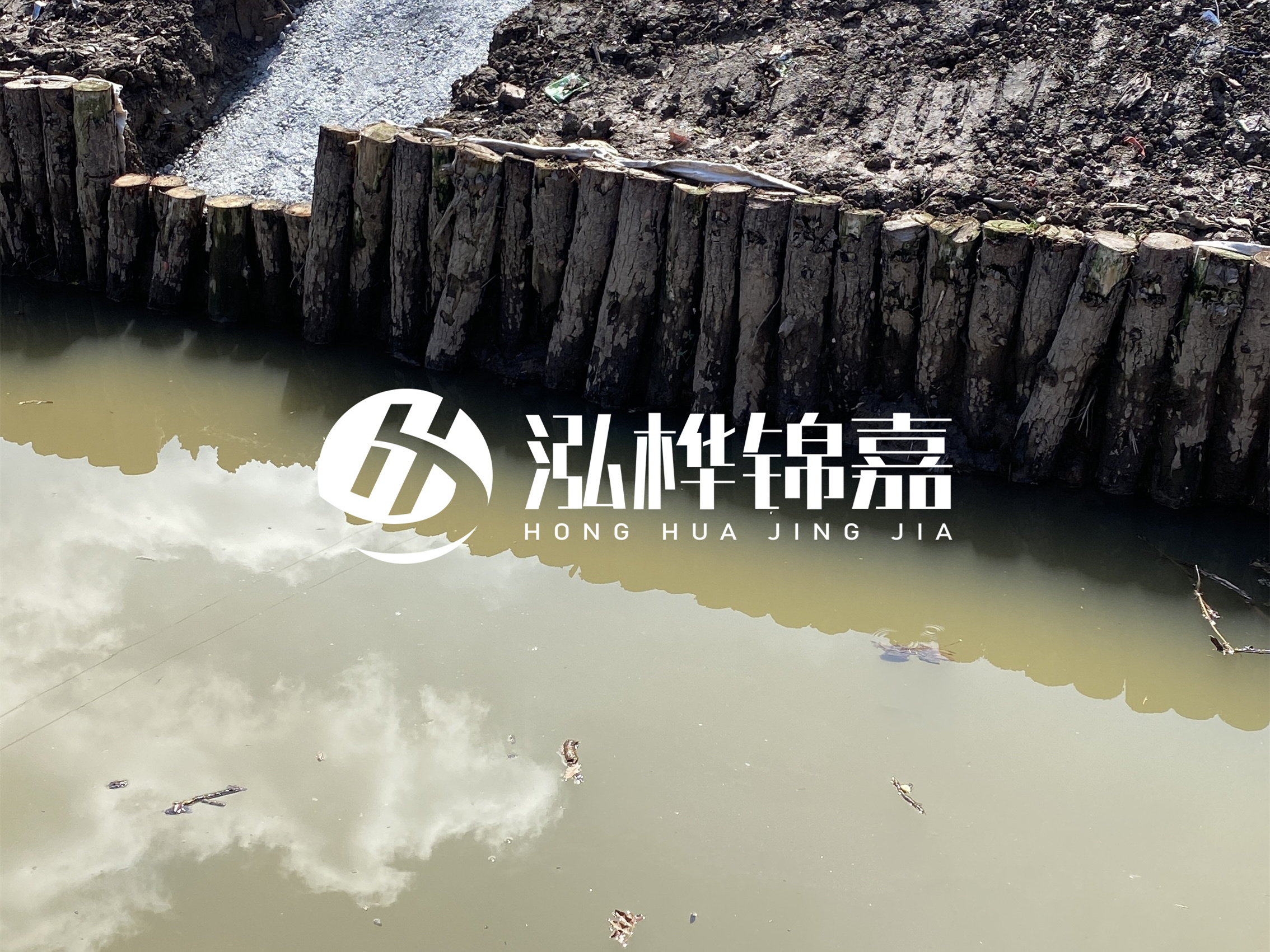 松木樁批發廠家泓樺錦嘉-打松木樁適合魚塘加固嗎？