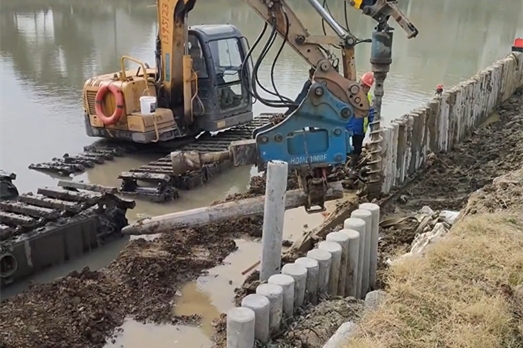 水泥樁批發廠家泓樺錦嘉-水泥仿木樁適合用于河道護坡嗎？