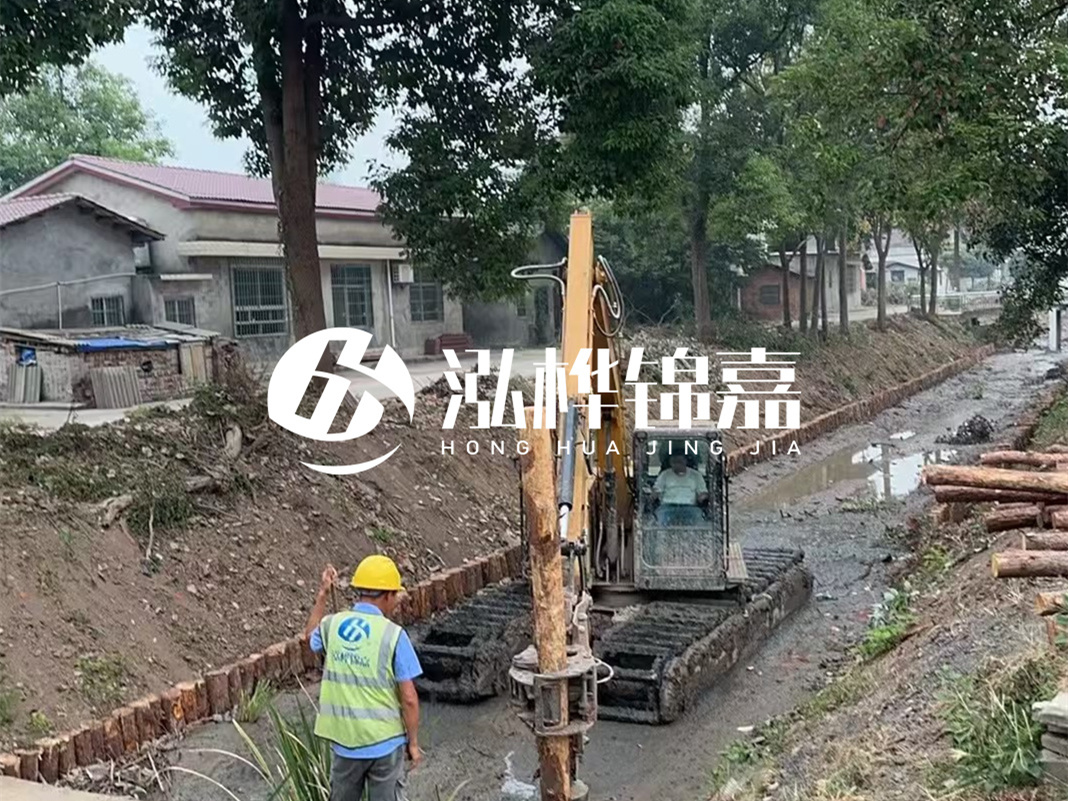 松木樁施工隊(duì)泓樺錦嘉 - 防洪木樁的作用是什么？